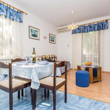 1 Bedroom Awesome Apartment In Malinska Exterior foto