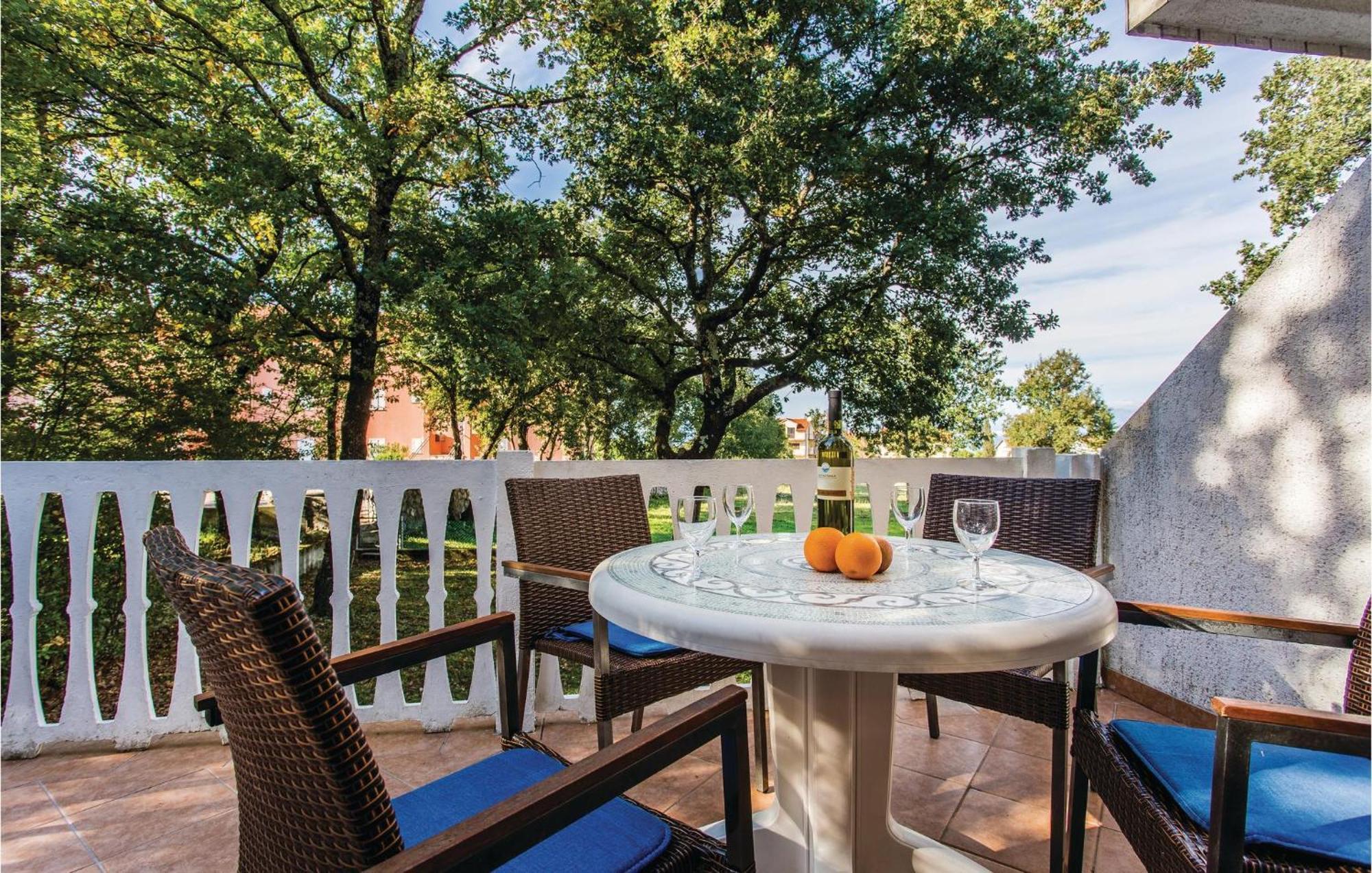 1 Bedroom Awesome Apartment In Malinska Exterior foto