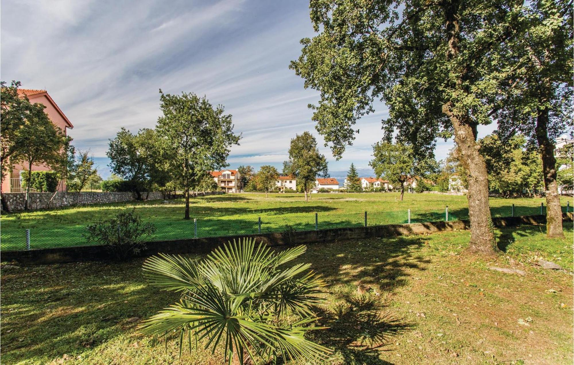 1 Bedroom Awesome Apartment In Malinska Exterior foto