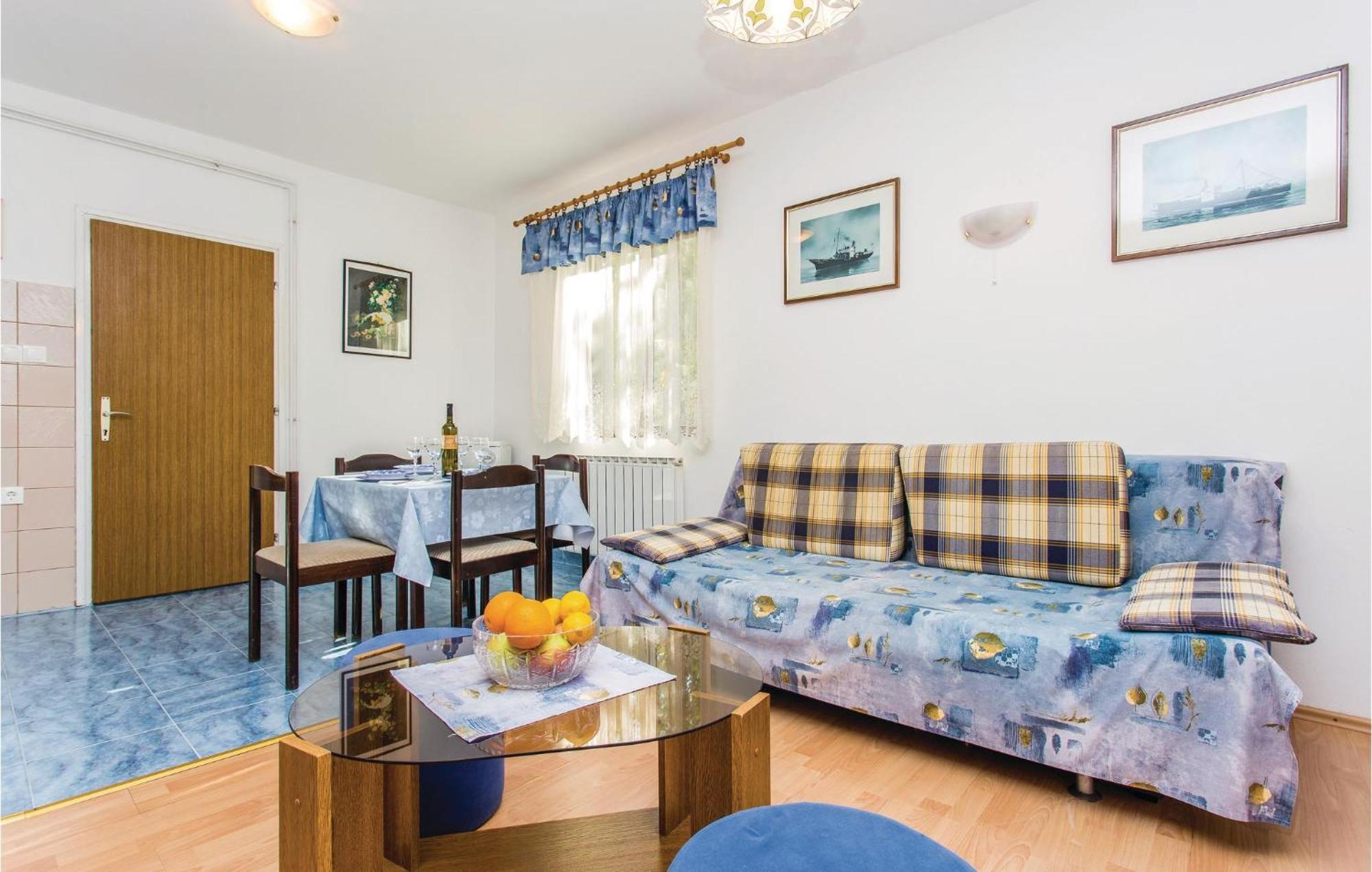 1 Bedroom Awesome Apartment In Malinska Exterior foto