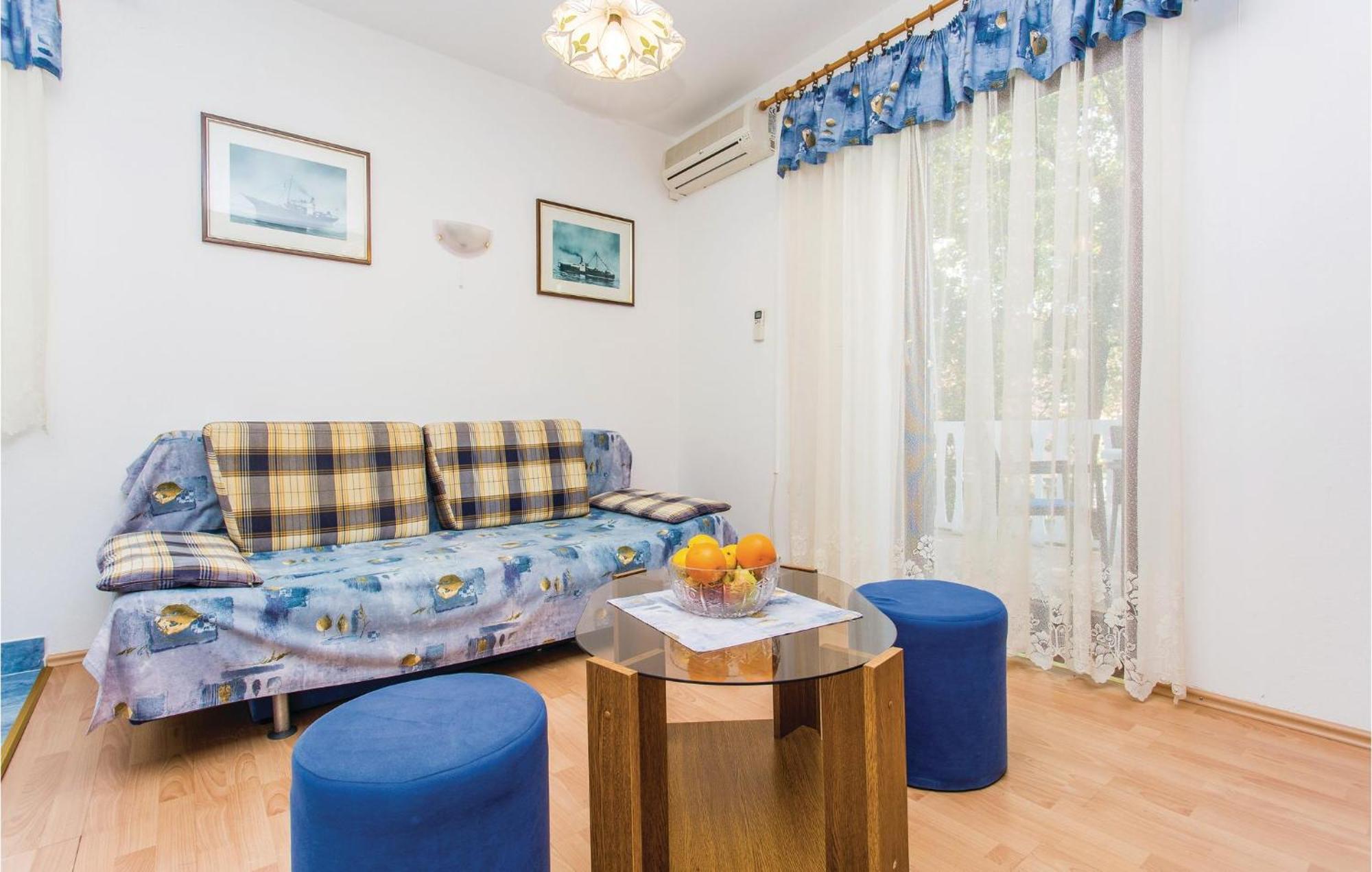 1 Bedroom Awesome Apartment In Malinska Exterior foto