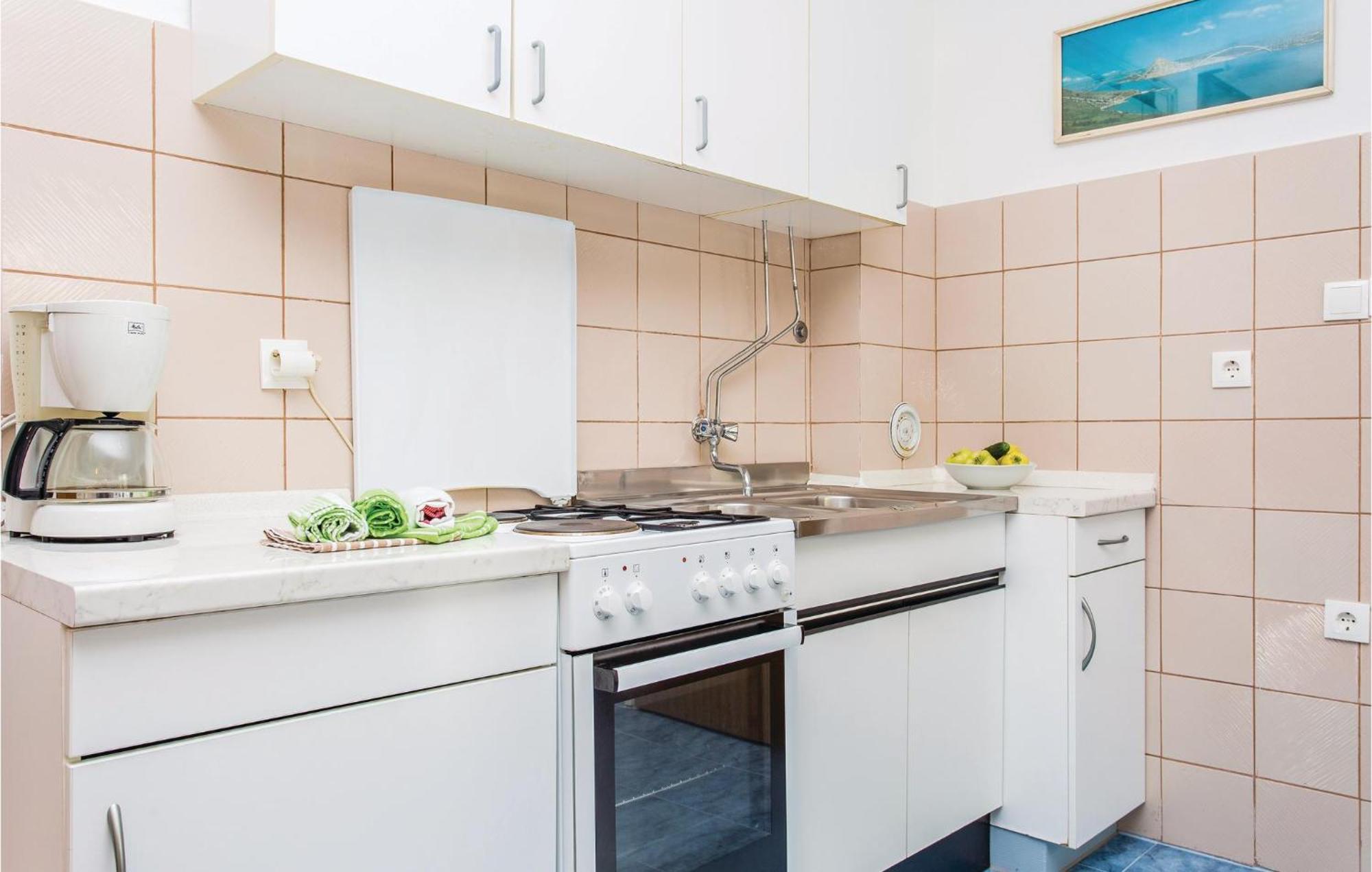 1 Bedroom Awesome Apartment In Malinska Exterior foto
