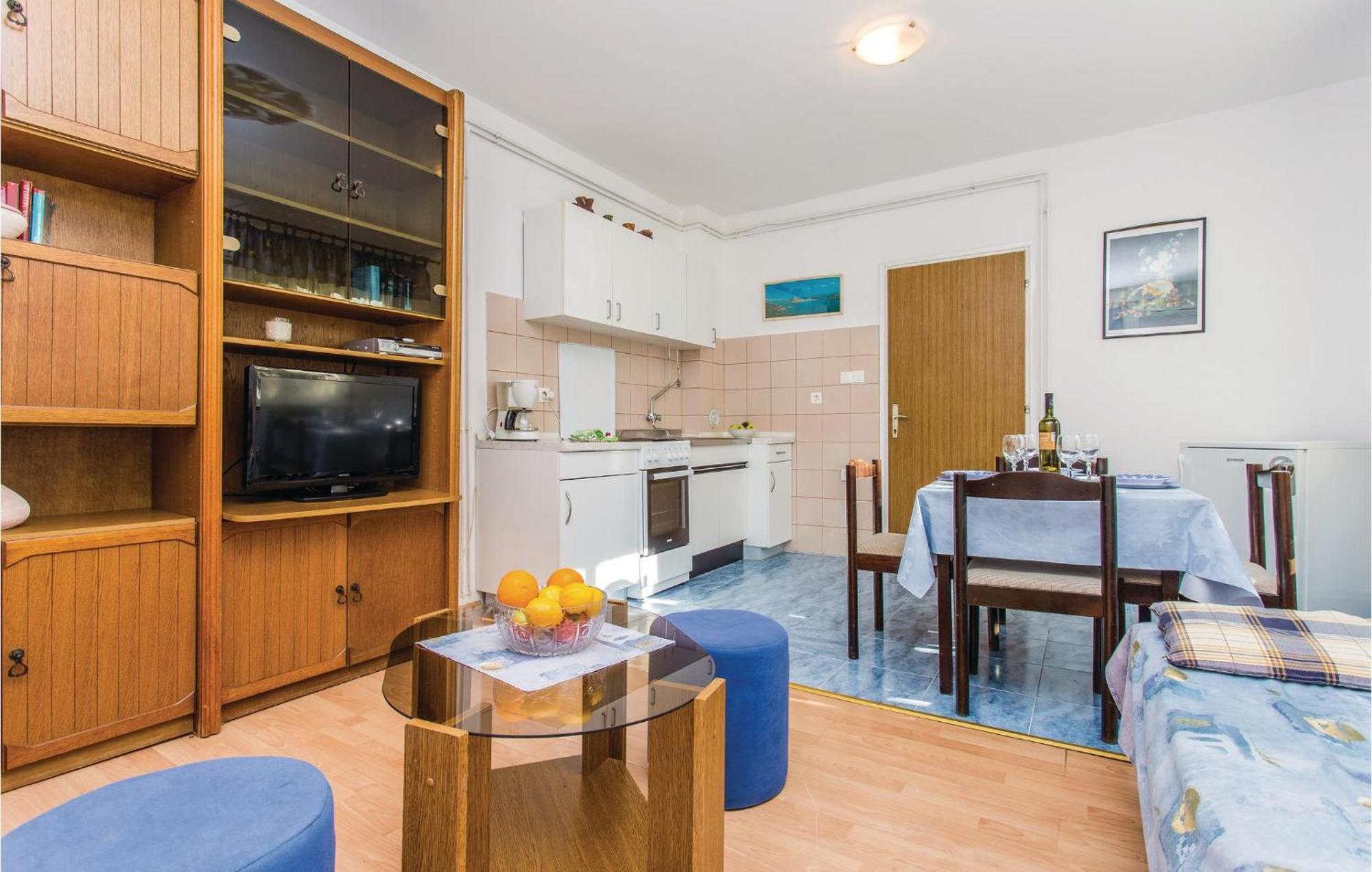 1 Bedroom Awesome Apartment In Malinska Exterior foto
